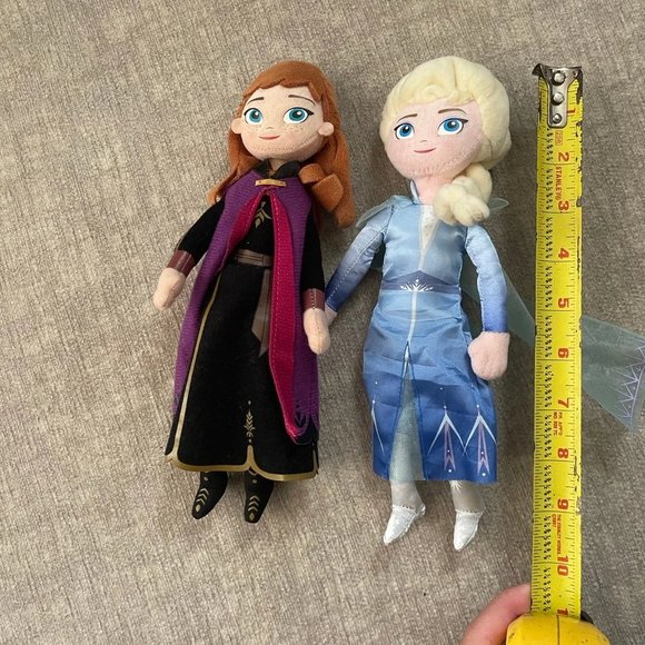 Elsa & Anna Dolls - Picture 3 of 3